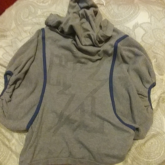 Harajuku Lovers hooded poncho/sweater - Picture 2 of 3